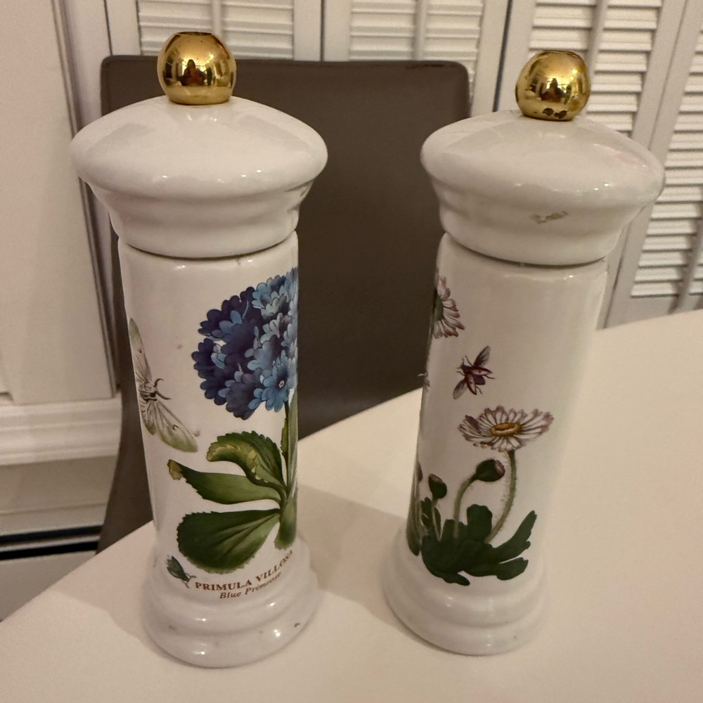 Portmeirion Botanical Ceramic Salt and Pepper Shaker Set with Gold Accents - Picture 2 of 5